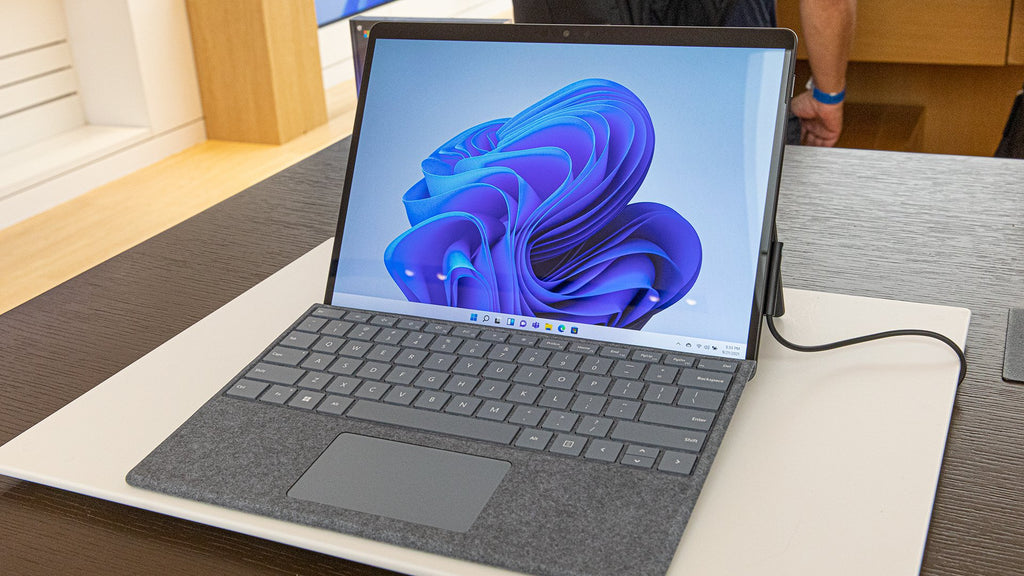 حدث Microsoft الغامض في 20 مايو يُشعل معركة Surface Pro 10 مقابل iPad Pro التي ننتظرها