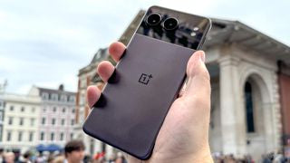 OnePlus Nord 4 يتفوق على جوالات OnePlus السابقة بالتحديثات ولكن Google ما زالت الأفضل