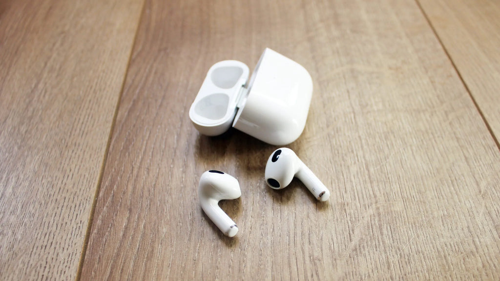 توقعات بإطلاق أكبر دفعة من سماعات AirPods من آبل في سبتمبر القادم