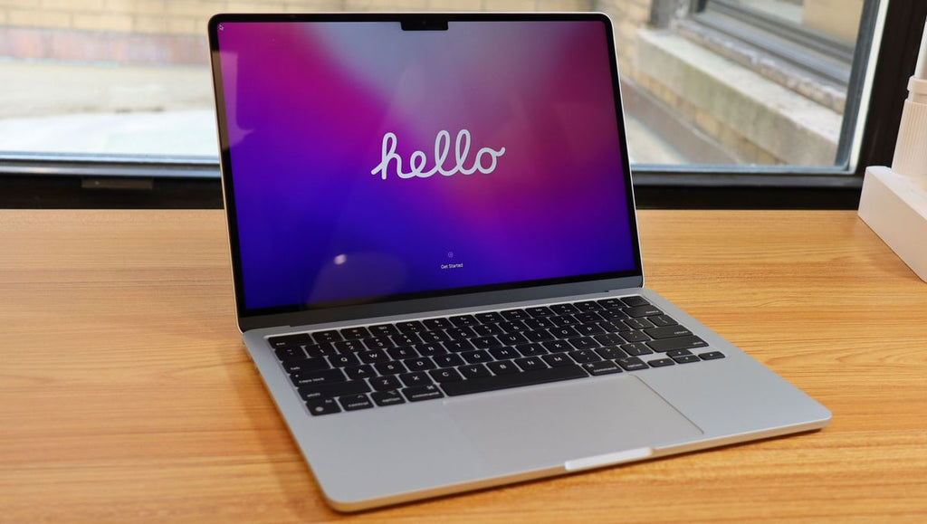 تبديل كاميرا الانترنت في MacBook Pro M5 | بداية الطريق نحو حلم اللابتوب الرقيق