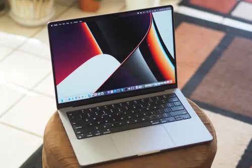 Apple تبتكر كاميرا انترنت جديدة في  MacBook Pro M5