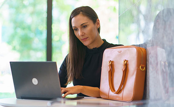 best-laptop-bag-for-women-in-saudi-arabia