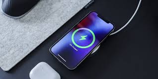 هل الشحن السريع آمن؟ الحقيقة الكاملة وتأثيره على عمر البطارية