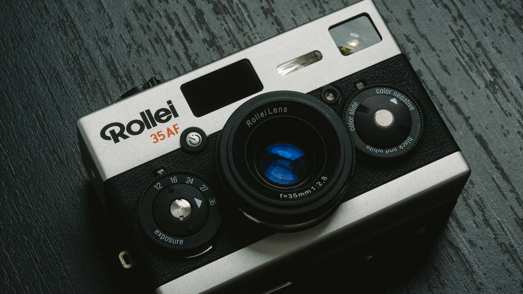 الكاميرا الفيلمية Rollei 35AF تتفوق على Pentax 17 | لماذا هي الأبرز في عام 2024؟