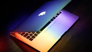 شائعات حول MacBook القابل للطي تعود مجدداً | ولكن ليست كلها أخباراً جيدة