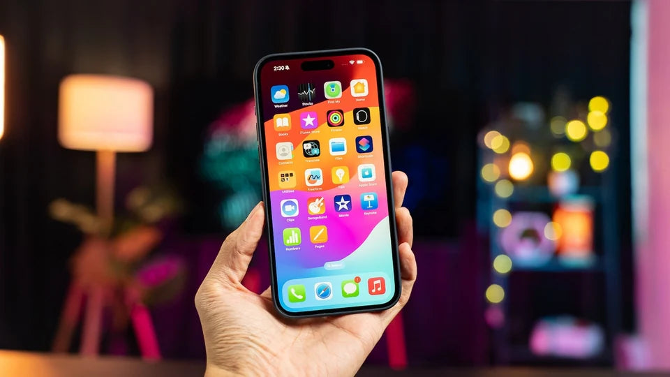 iPhone 16 Pro يحصل على تحسينات في الشحن و iPhone 17 Pro Max بكاميرات أفضل