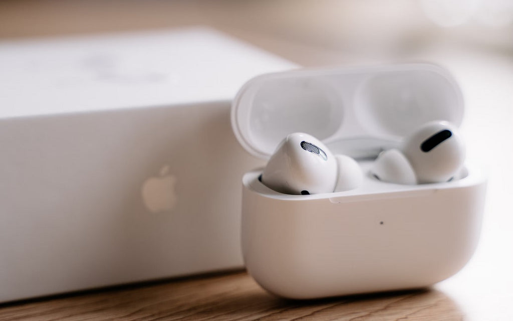 هل سئمت من جودة المكالمات السيئة في AirPods؟ يبدو أن Apple قد أصلحتها بصمت